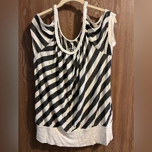 NWT, Mudd striped shirt with cutout shoulders